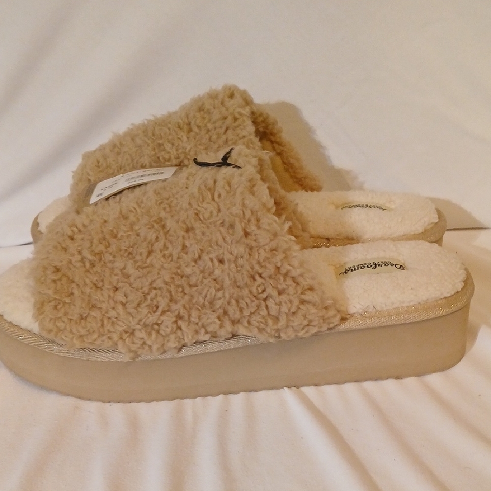 Dearfoams Tan Fuzzy Slippers - Picture 3 of 5